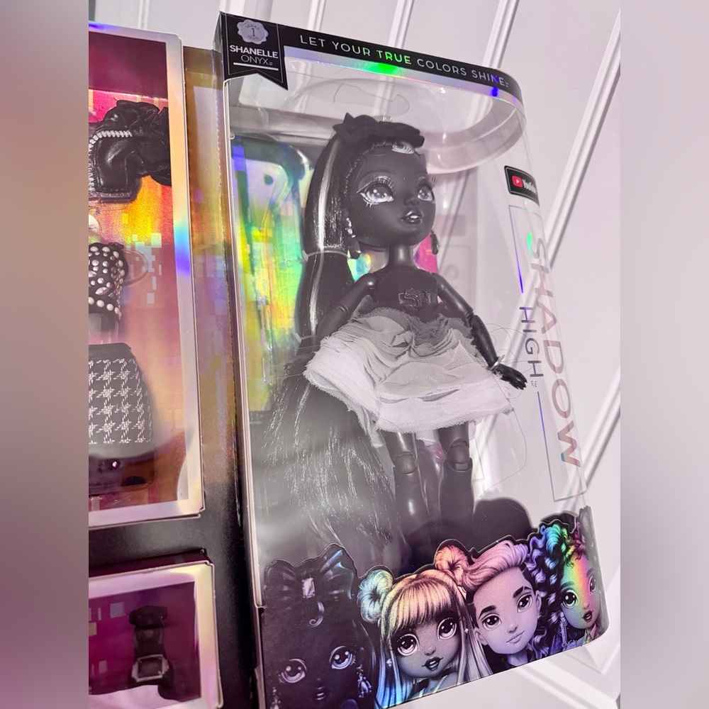 Rainbow High Shadow High Series-Shanelle Onyx